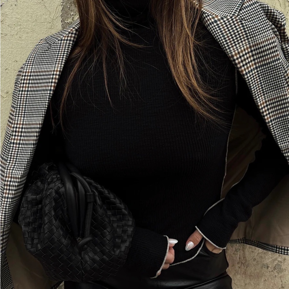 Black turtleneck- small brand new starlow
